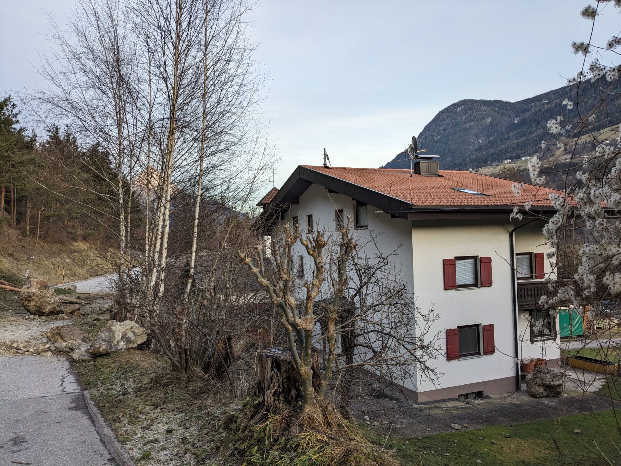 Felssturz in Mils (c) Foto ASI-Tirol/Klingler